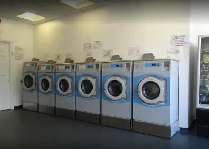 Launderette 325 staff